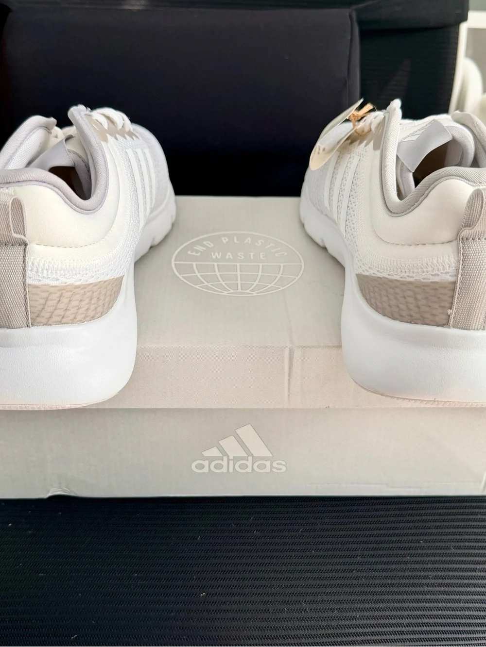 NIB Adidas Men 9 White Shoes FLUIDUP Cloud Comfort Running Casual Walk Athletic